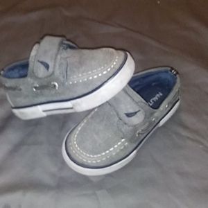 🎃$4/20 Nautica shoes 6c